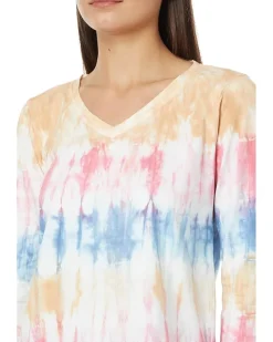 Long Sleeve V-Neck Tee with Curve Hem