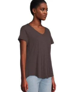 V-neck Short Sleeve Tee With Curved Hem