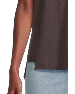 V-neck Short Sleeve Tee With Curved Hem