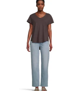 V-neck Short Sleeve Tee With Curved Hem