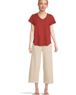 V-neck Short Sleeve Tee With Curved Hem